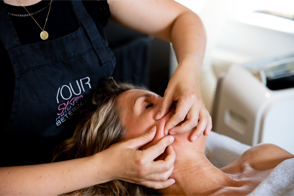 Bindweefselmassage met cupping bij YOURSKIN