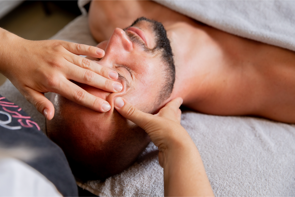 Bindweefselmassage bij een man bij YOURSKIN in Apeldoorn